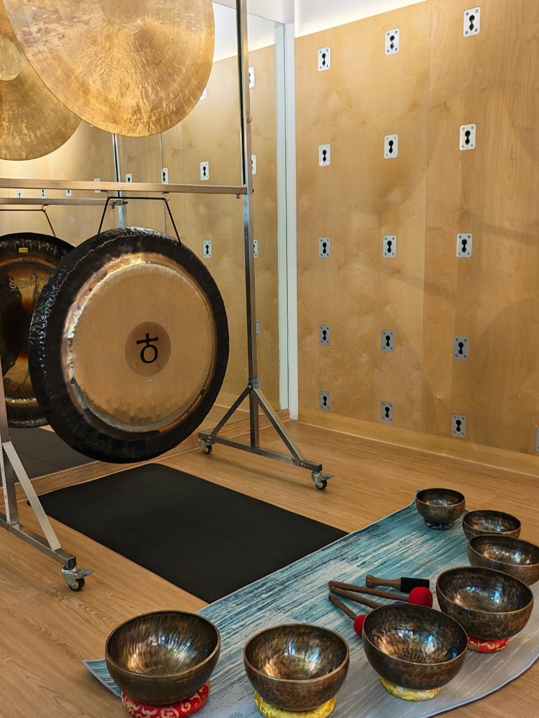 Gongs and singing bowls